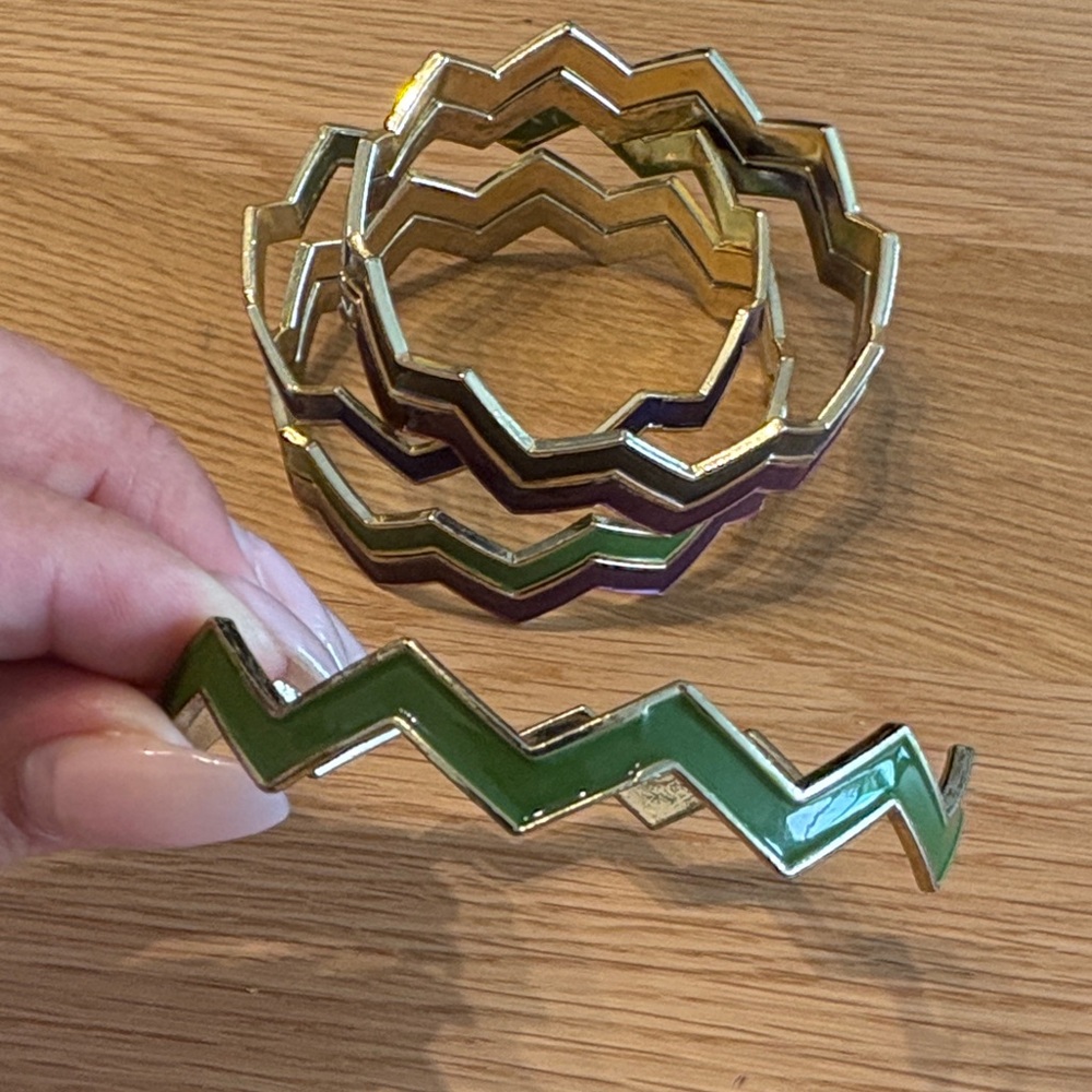 Chevron Patterned Bangle Bracelet - Picture 9 of 11